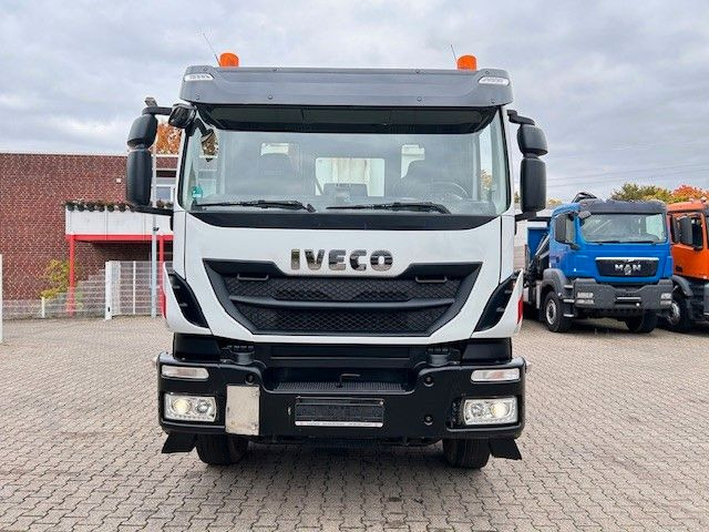 Iveco 410 TRAKKER Wechselsystem Kipper + Asphaltmulde - Camión portacontenedor de cadenas: foto 5 Iveco 410 TRAKKER Wechselsystem Kipper + Asphaltmulde - Camión portacontenedor de cadenas: foto 5