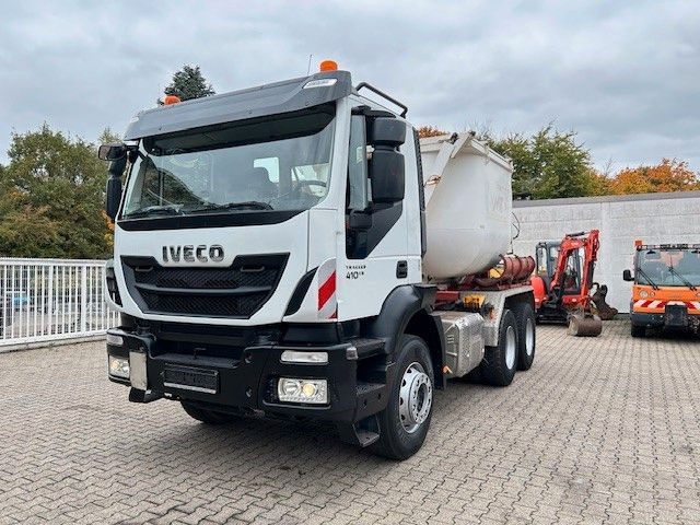 Iveco 410 TRAKKER Wechselsystem Kipper + Asphaltmulde - Camión portacontenedor de cadenas: foto 1 Iveco 410 TRAKKER Wechselsystem Kipper + Asphaltmulde - Camión portacontenedor de cadenas: foto 1