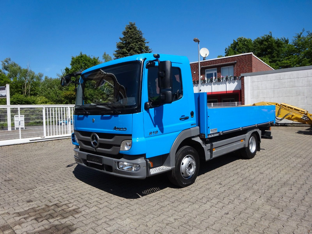 Mercedes-Benz 818 Atego kurze Pritsche 4.0 Meter - Furgoneta caja abierta: foto 1 Mercedes-Benz 818 Atego kurze Pritsche 4.0 Meter - Furgoneta caja abierta: foto 1