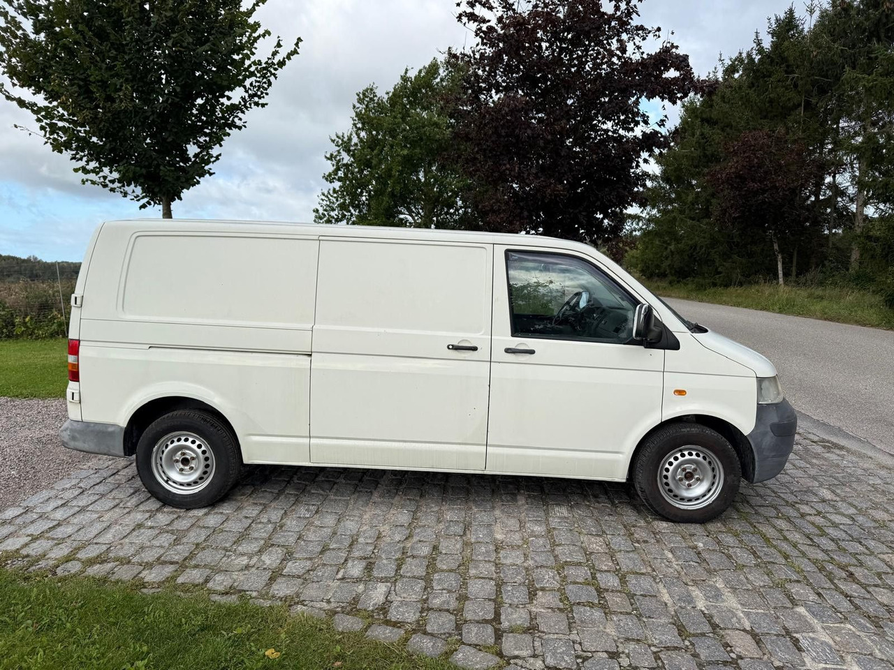 Volkswagen T5 Transporter 2.5 TDI Kasten lang - Furgoneta pequeña: foto 5 Volkswagen T5 Transporter 2.5 TDI Kasten lang - Furgoneta pequeña: foto 5