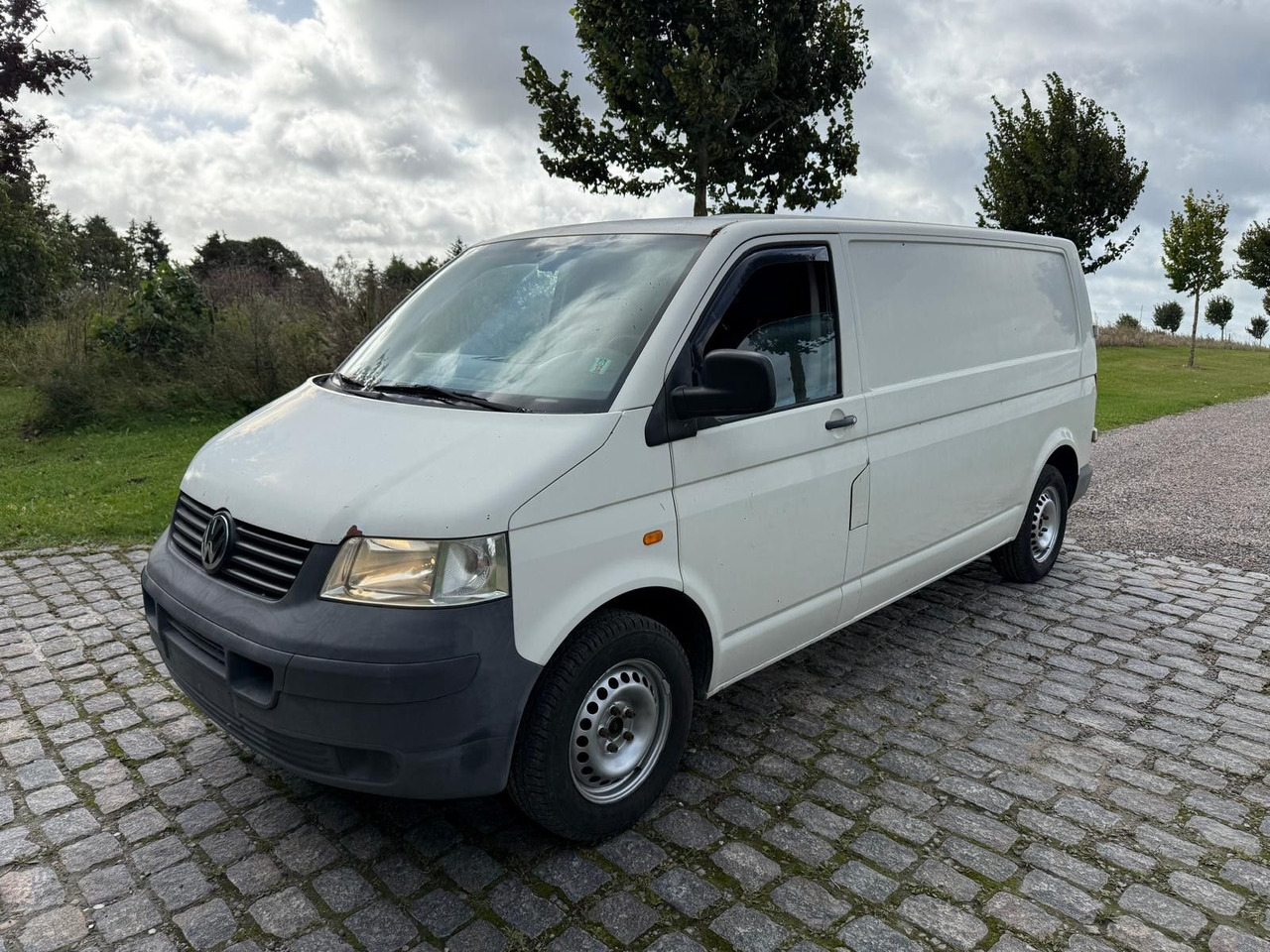 Volkswagen T5 Transporter 2.5 TDI Kasten lang - Furgoneta pequeña: foto 2 Volkswagen T5 Transporter 2.5 TDI Kasten lang - Furgoneta pequeña: foto 2