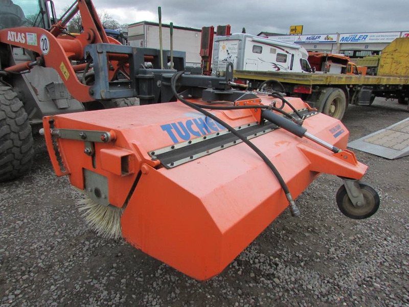 Tuchel Profi 600-230 Kehrbesen / 6.500 EUR - Implemento para Maquinaria de construcción: foto 2 Tuchel Profi 600-230 Kehrbesen / 6.500 EUR - Implemento para Maquinaria de construcción: foto 2