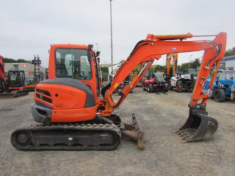 Kubota U 55-4 25.500 EUR - Miniexcavadora: foto 1 Kubota U 55-4 25.500 EUR - Miniexcavadora: foto 1