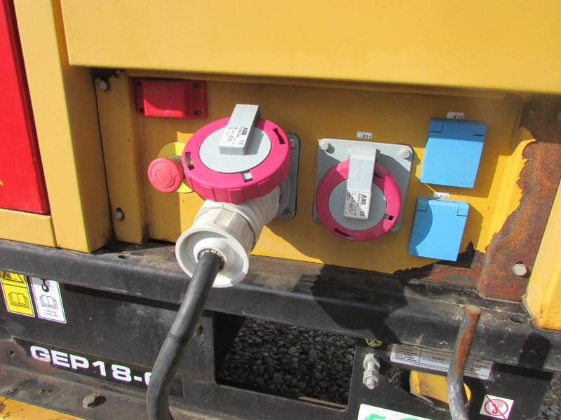 Olympian GEP 18-6 Lichtmast Zeppelin Lichtgiraffe Anhänger - Generador industriale: foto 4 Olympian GEP 18-6 Lichtmast Zeppelin Lichtgiraffe Anhänger - Generador industriale: foto 4