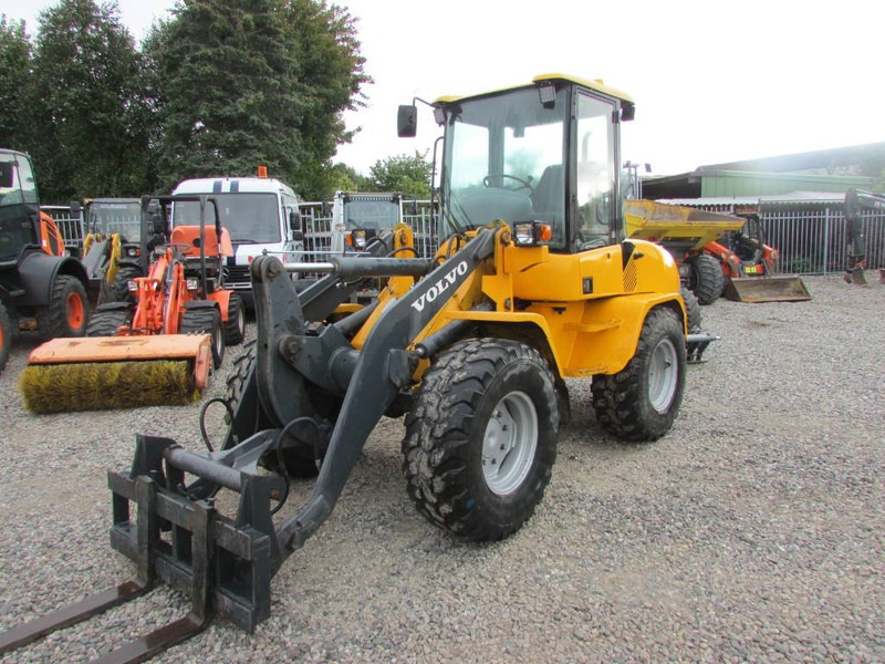 Volvo L 35 B-Z Radlader 16.000 EUR - Cargadora de ruedas: foto 2 Volvo L 35 B-Z Radlader 16.000 EUR - Cargadora de ruedas: foto 2