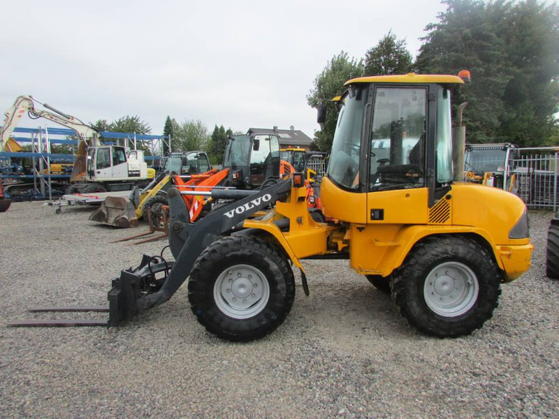 Volvo L 35 B-Z Radlader 16.000 EUR - Cargadora de ruedas: foto 1 Volvo L 35 B-Z Radlader 16.000 EUR - Cargadora de ruedas: foto 1