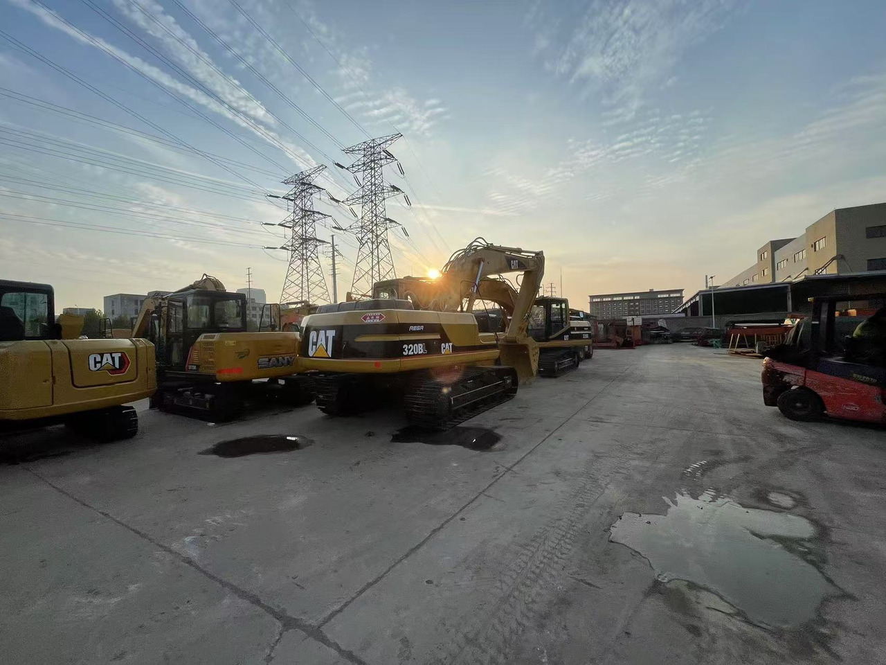 CATERPILLAR 320BL - Excavadora de cadenas: foto 2 CATERPILLAR 320BL - Excavadora de cadenas: foto 2