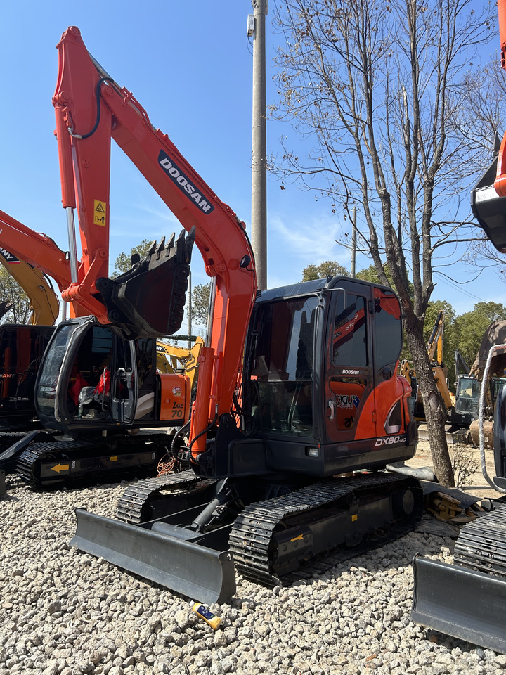 Doosan DX60 - Excavadora de cadenas: foto 3 Doosan DX60 - Excavadora de cadenas: foto 3