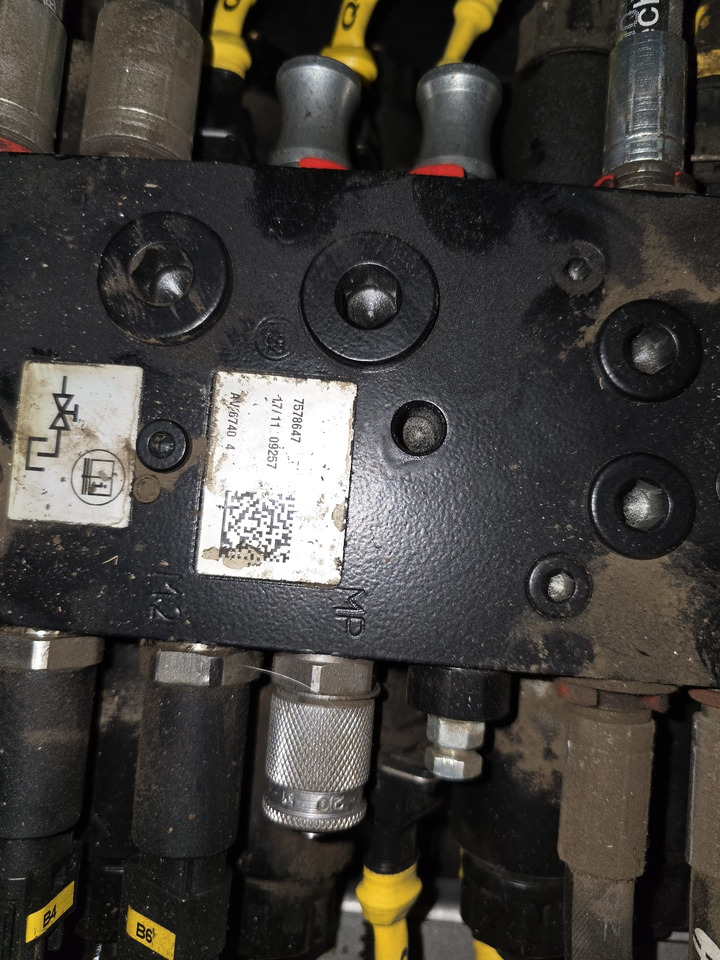 BT valve block 7569876 - Recambio para Retráctil: foto 1 BT valve block 7569876 - Recambio para Retráctil: foto 1