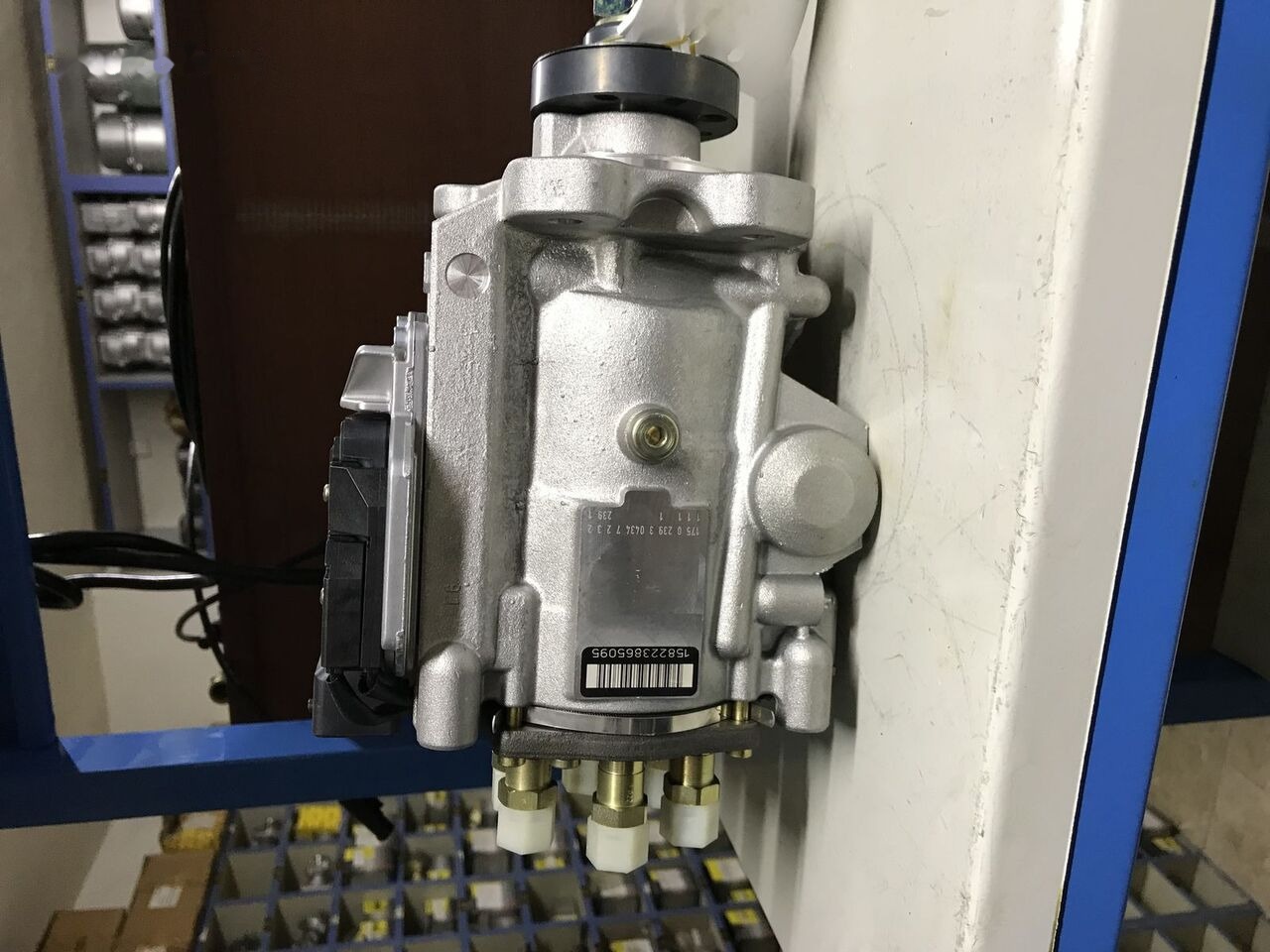 Bosch 2018 51965010612 MAN - Bomba de combustible para Camión: foto 3 Bosch 2018 51965010612 MAN - Bomba de combustible para Camión: foto 3