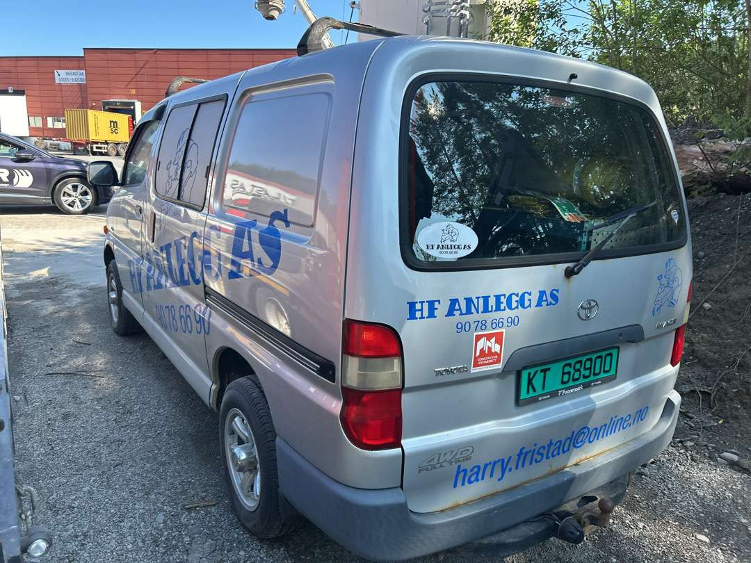 2005 Varebil TOYOTA HIACE 4WD EU-Godkjent - Furgón: foto 4 2005 Varebil TOYOTA HIACE 4WD EU-Godkjent - Furgón: foto 4