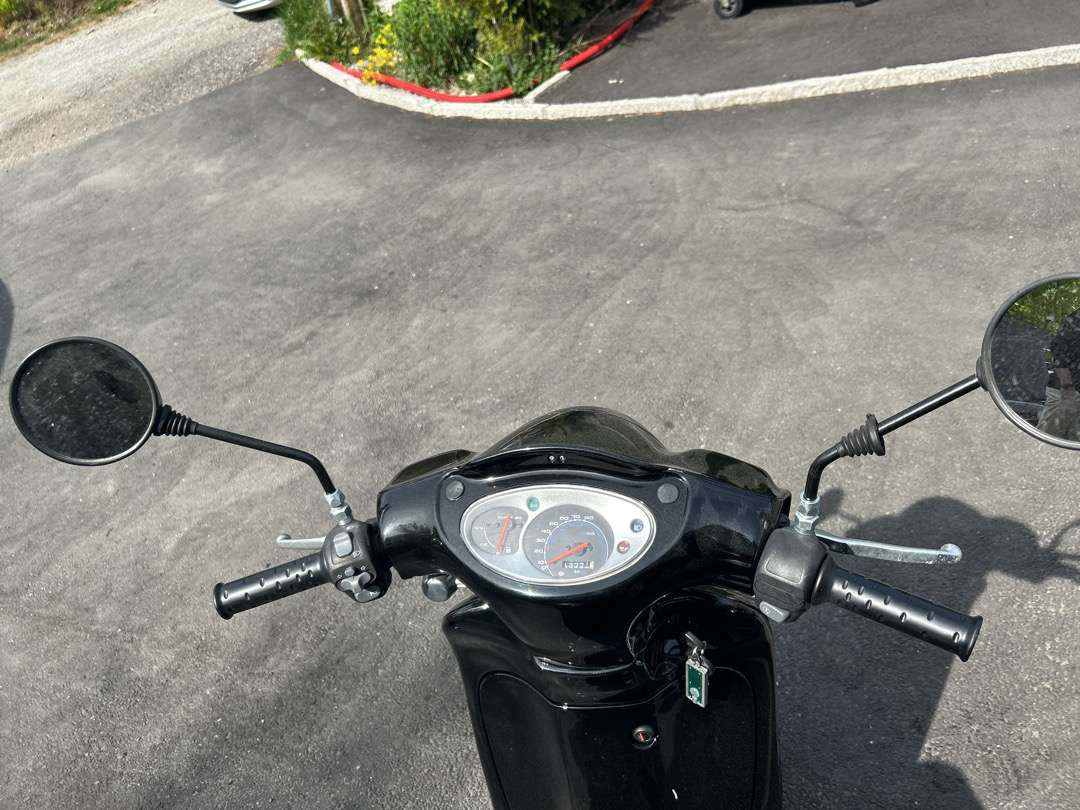 2011 Moped APRILIA APRILIA SCARABEO50 2T NERO APR - Remolque para moto: foto 5 2011 Moped APRILIA APRILIA SCARABEO50 2T NERO APR - Remolque para moto: foto 5