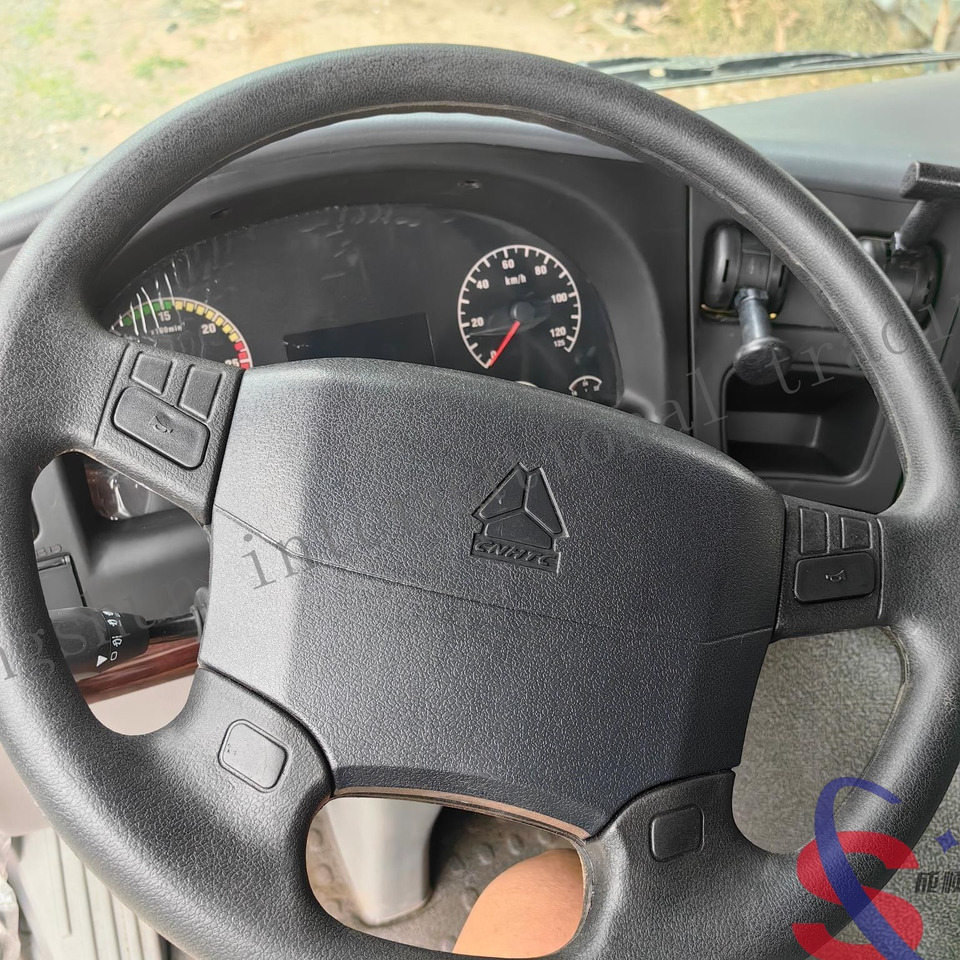 SINOTRUK HOWO HOWO 371HP - Camión portacontenedore/ Intercambiable: foto 3 SINOTRUK HOWO HOWO 371HP - Camión portacontenedore/ Intercambiable: foto 3