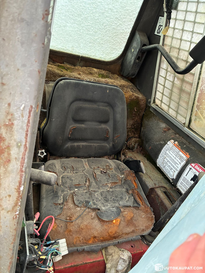 Gehl 3825 loader, Pälkäne - Minicargadora: foto 3 Gehl 3825 loader, Pälkäne - Minicargadora: foto 3