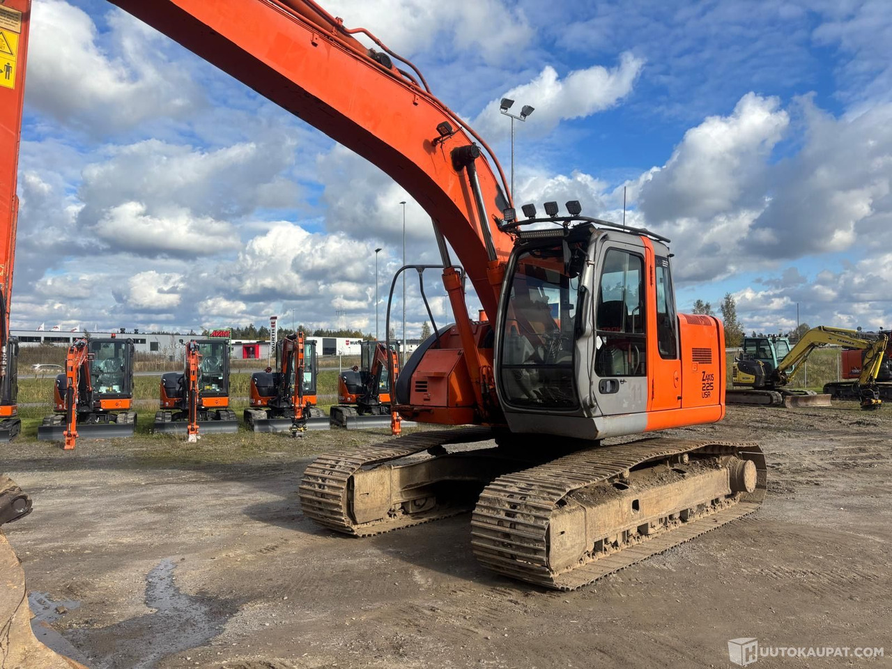 Hitachi ZX 225 USR lc kaivinkone, Lieto - Excavadora de cadenas: foto 4 Hitachi ZX 225 USR lc kaivinkone, Lieto - Excavadora de cadenas: foto 4