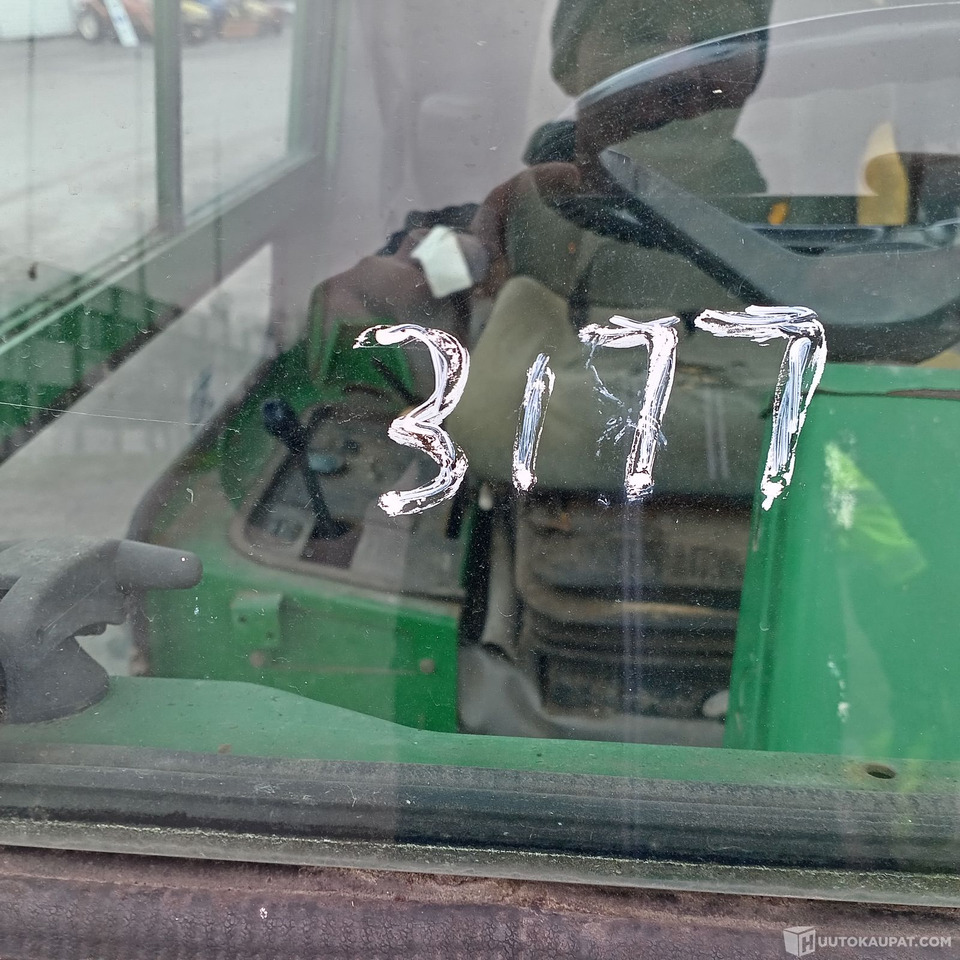 John Deere 3235 kelaleikkuri, 4 WD ja hytti, Hollola - Cortacésped: foto 5 John Deere 3235 kelaleikkuri, 4 WD ja hytti, Hollola - Cortacésped: foto 5