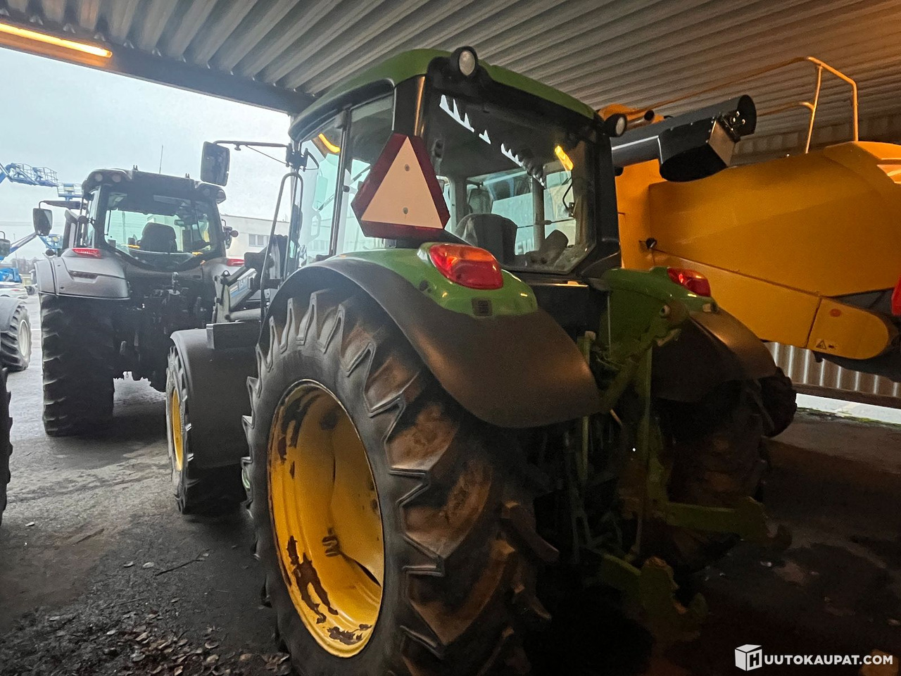 John Deere 6330 tractor with loader, 2012, Espoo - Tractor: foto 4 John Deere 6330 tractor with loader, 2012, Espoo - Tractor: foto 4