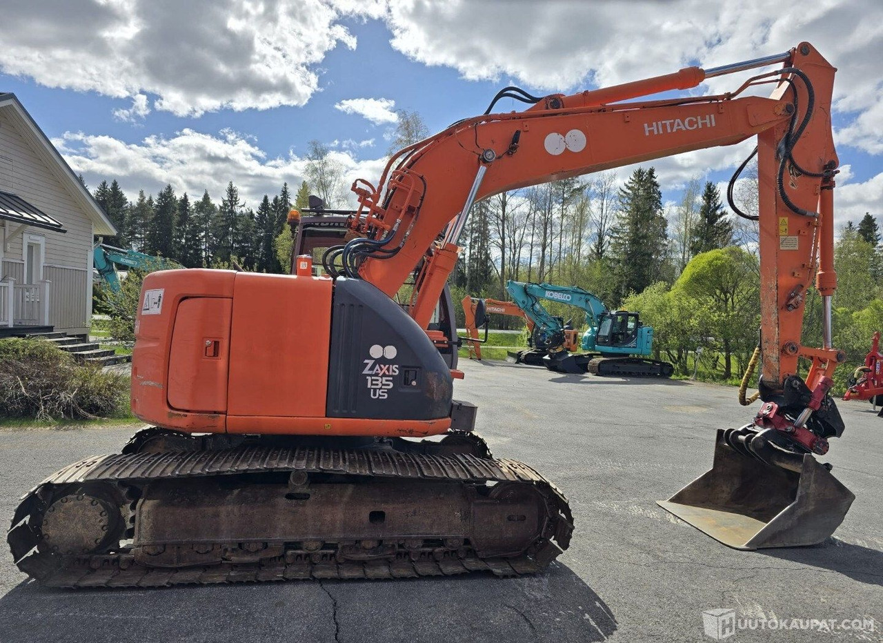 Hitachi ZX135US, 2005, Diesel, 18 000 h, Seinäjoki - Maquinaria de construcción: foto 4 Hitachi ZX135US, 2005, Diesel, 18 000 h, Seinäjoki - Maquinaria de construcción: foto 4