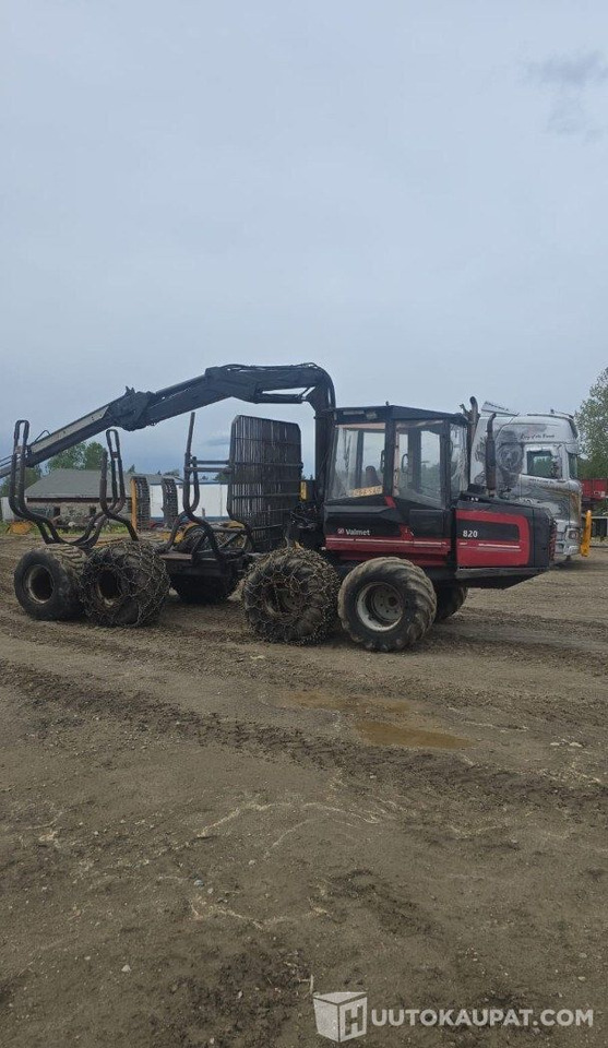 Maquinaria forestal Valmet 820, 1999, Diesel, 24 000 h KuormaTraktori, Leppävirta: foto 1