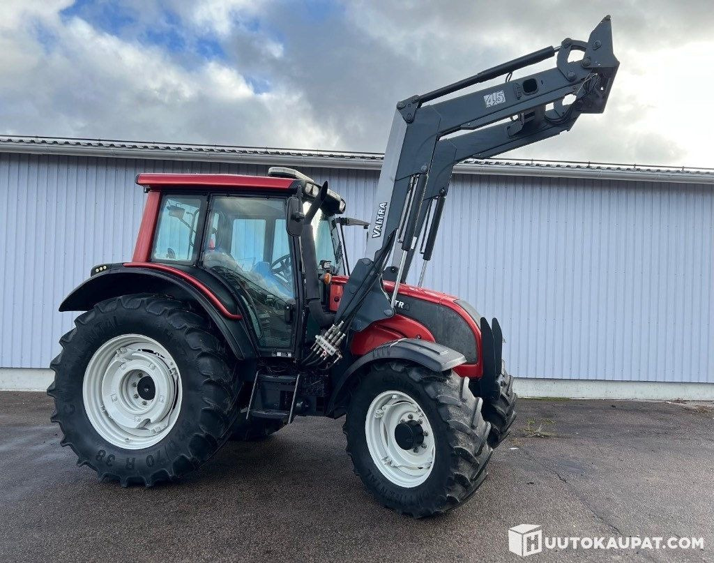 Valtra N121 Advance with front loader, 2007, 9,900 h, Ylivieska - Tractor: foto 2 Valtra N121 Advance with front loader, 2007, 9,900 h, Ylivieska - Tractor: foto 2