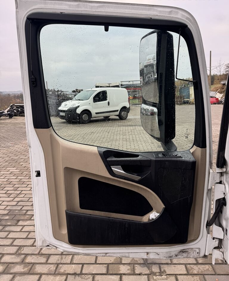 Mercedes-Benz ACTROS MP 4 LEWE truck - Puerta y piezas para Camión: foto 3 Mercedes-Benz ACTROS MP 4 LEWE truck - Puerta y piezas para Camión: foto 3