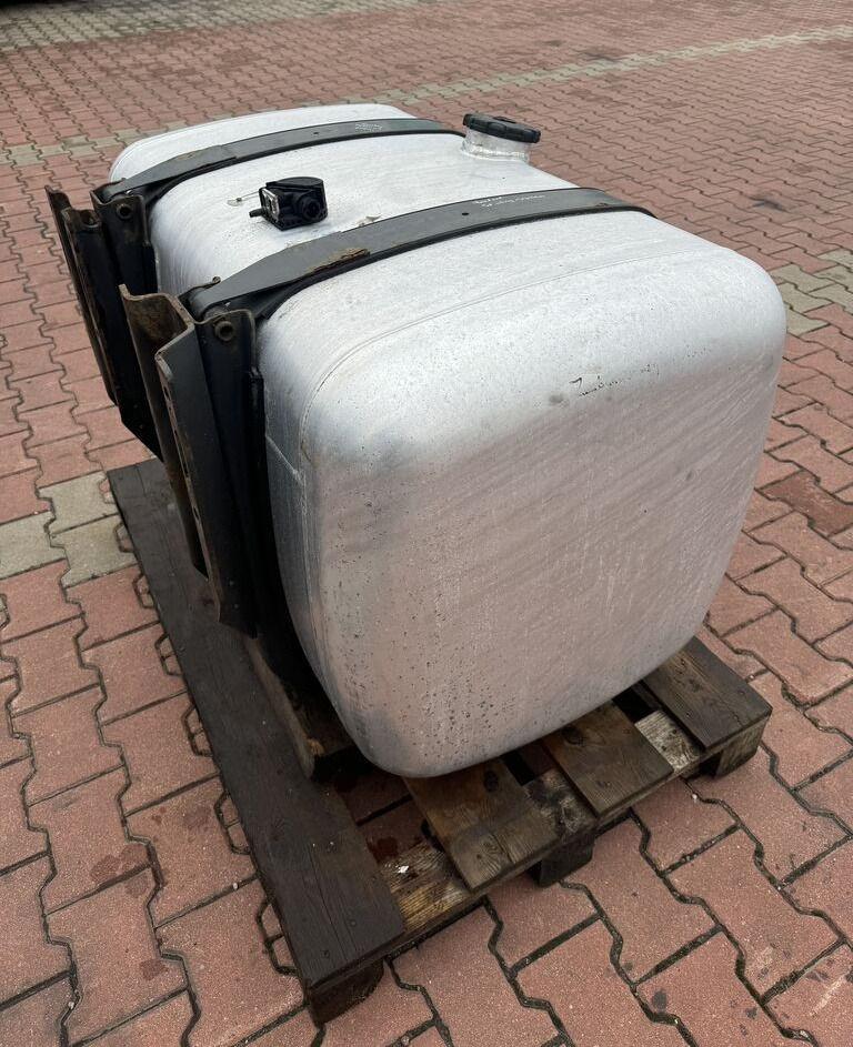 Mercedes-Benz ACTROS MP 430L   Mercedes-Benz ACTROS MP 4 truck - Depósito de combustible para Camión: foto 5 Mercedes-Benz ACTROS MP 430L   Mercedes-Benz ACTROS MP 4 truck - Depósito de combustible para Camión: foto 5