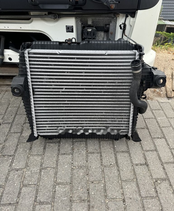 Mercedes-Benz Atego 3 E6 - Intercooler para Camión: foto 4 Mercedes-Benz Atego 3 E6 - Intercooler para Camión: foto 4