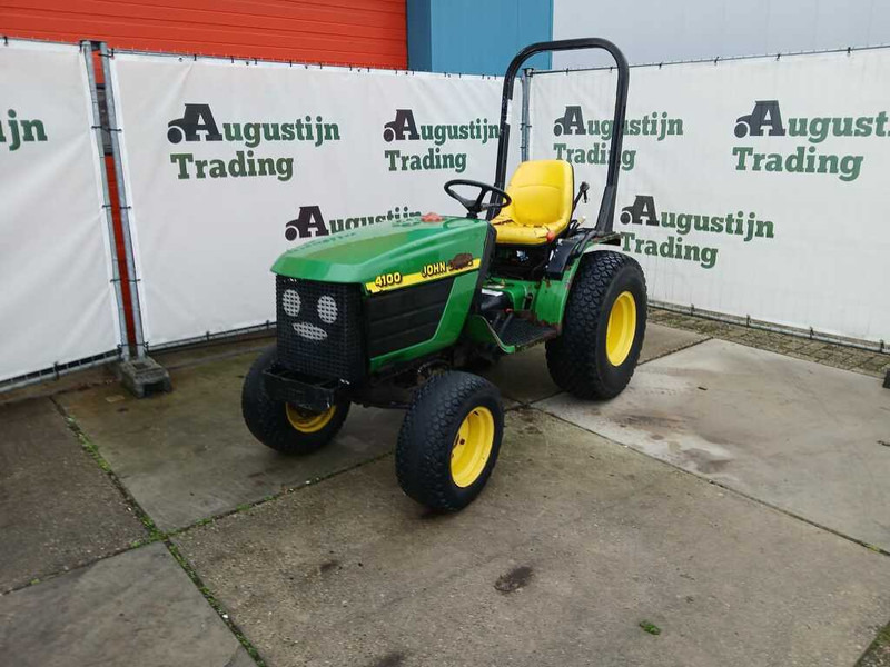 John Deere 4100 - Tractor: foto 1 John Deere 4100 - Tractor: foto 1