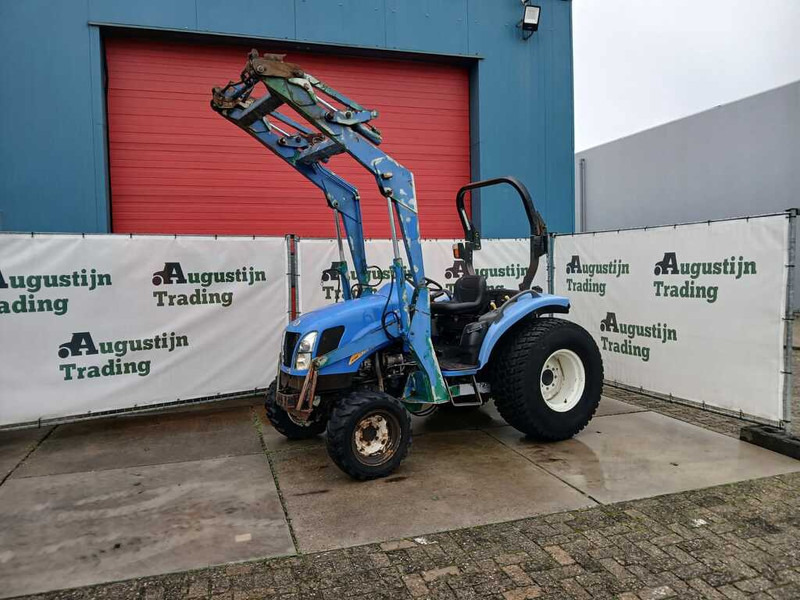 New Holland TC 40 - Tractor: foto 1 New Holland TC 40 - Tractor: foto 1