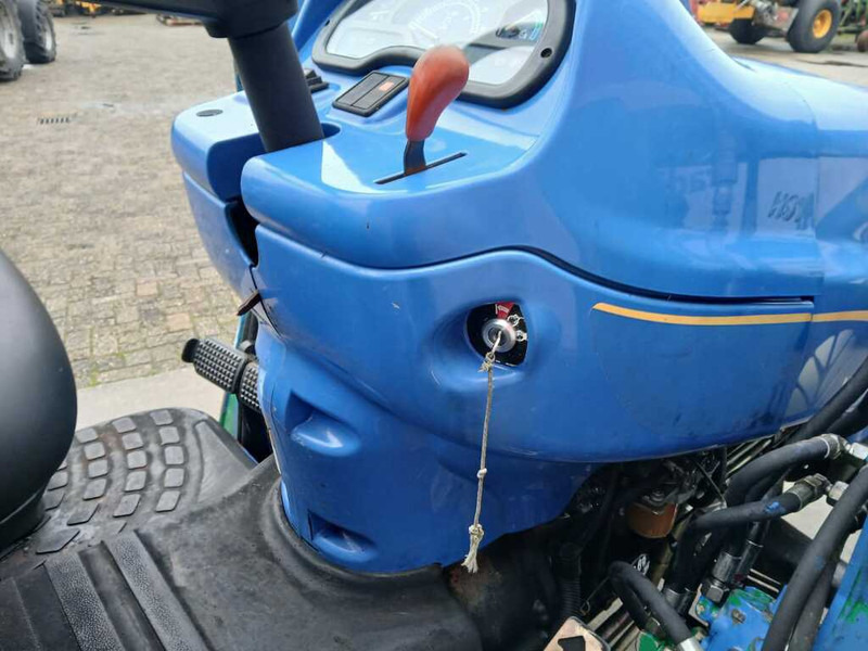 New Holland TC 40 - Tractor: foto 3 New Holland TC 40 - Tractor: foto 3