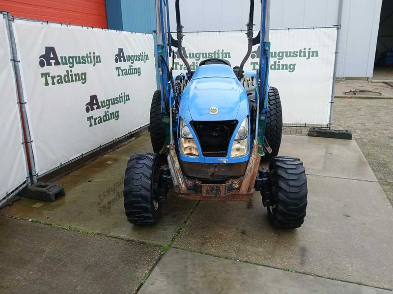 New Holland TC 40 - Tractor: foto 2 New Holland TC 40 - Tractor: foto 2