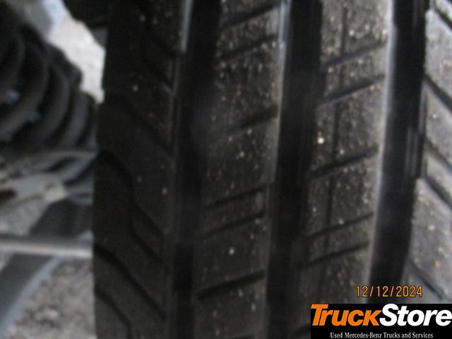 FUSO Canter 3C15 - Furgoneta caja cerrada: foto 5 FUSO Canter 3C15 - Furgoneta caja cerrada: foto 5