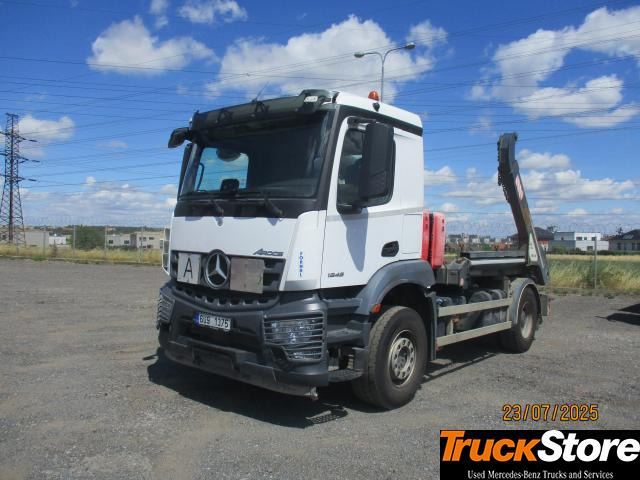 Mercedes-Benz Arocs 1846 LK - Camión portacontenedor de cadenas: foto 1 Mercedes-Benz Arocs 1846 LK - Camión portacontenedor de cadenas: foto 1
