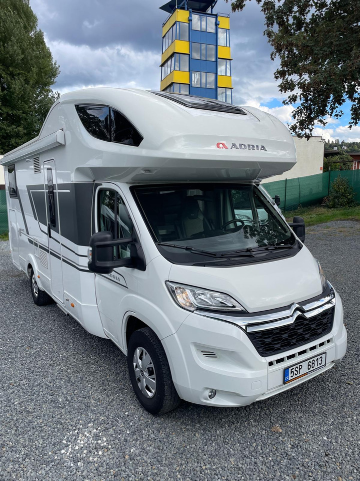 ADRIA Coral XL 670 - Autocaravana capuchina: foto 1 ADRIA Coral XL 670 - Autocaravana capuchina: foto 1