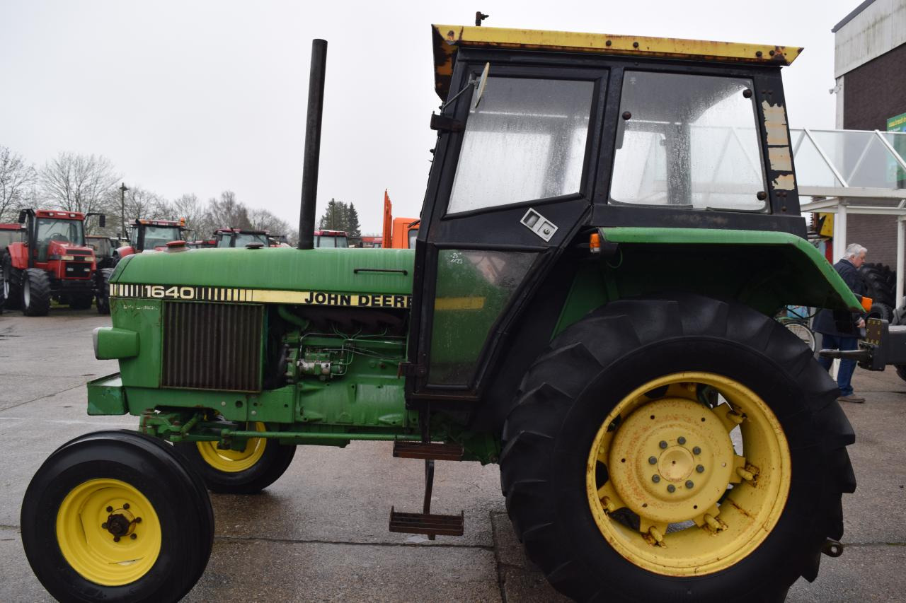John Deere 1640 - Tractor: foto 1 John Deere 1640 - Tractor: foto 1