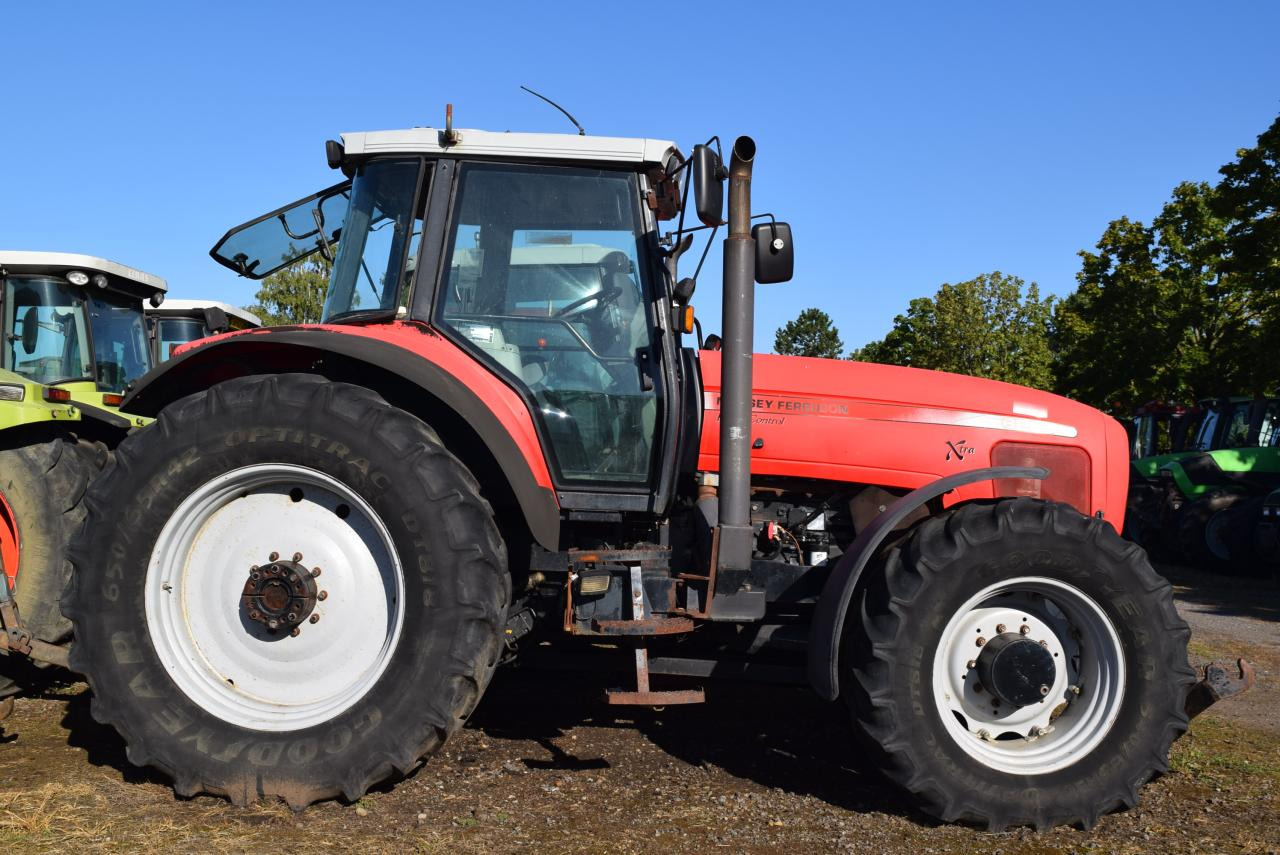 Massey Ferguson MF 8250 - Tractor: foto 3 Massey Ferguson MF 8250 - Tractor: foto 3