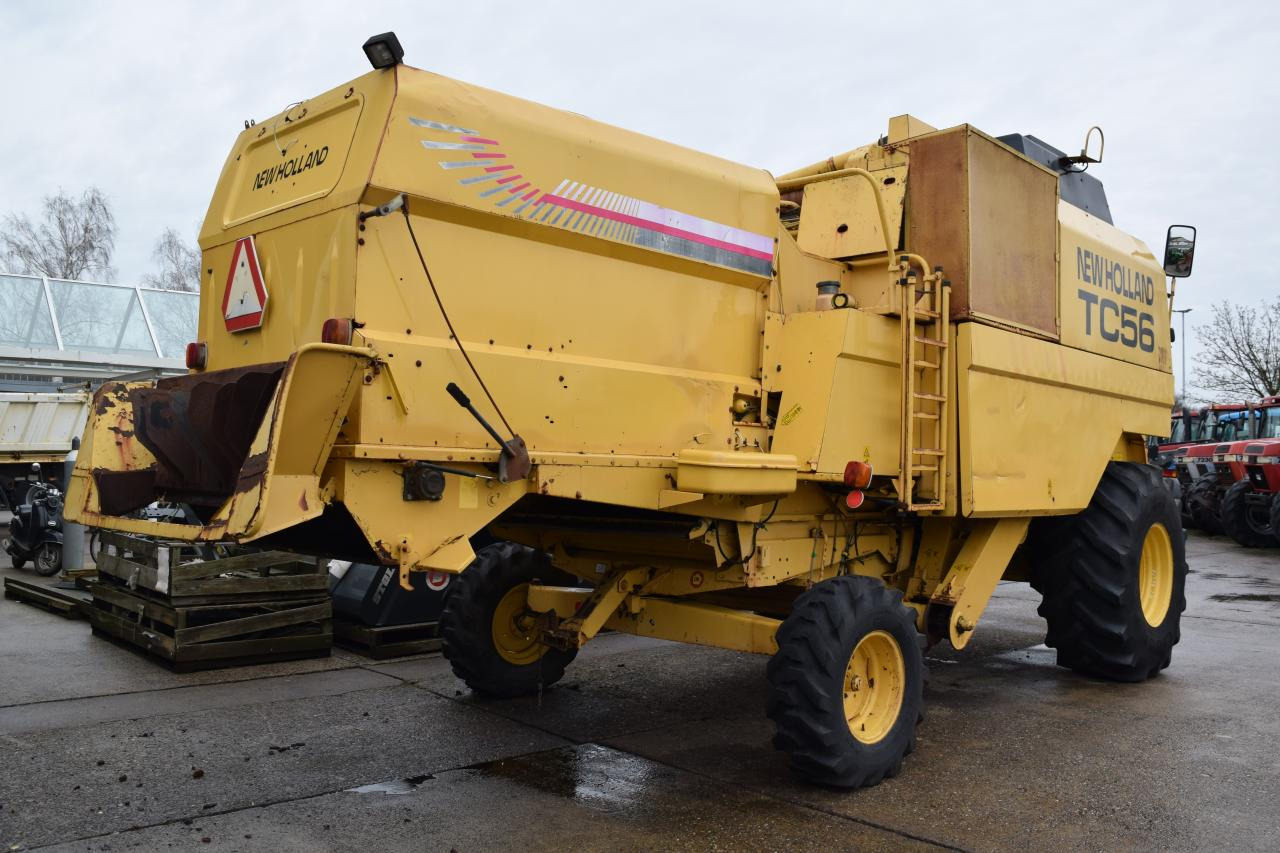 New Holland TC 56 - Cosechadora de granos: foto 4 New Holland TC 56 - Cosechadora de granos: foto 4