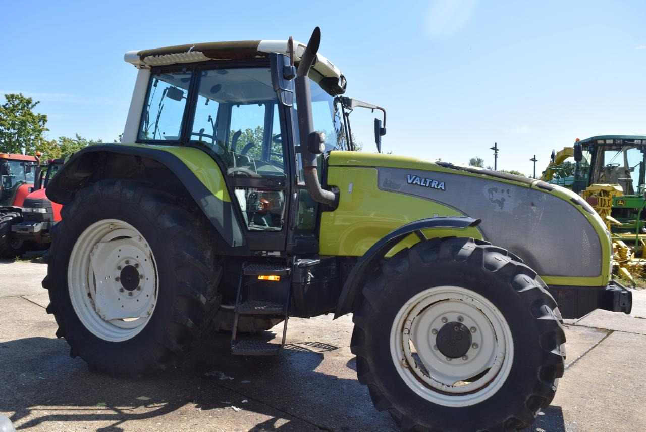 Valtra T120 - Tractor: foto 2 Valtra T120 - Tractor: foto 2