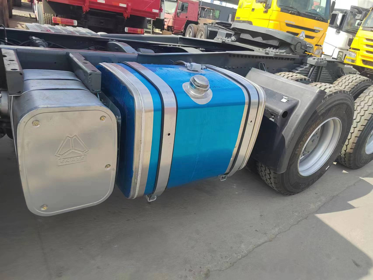 SINOTRUK HOWO trailer head - Cabeza tractora: foto 5 SINOTRUK HOWO trailer head - Cabeza tractora: foto 5