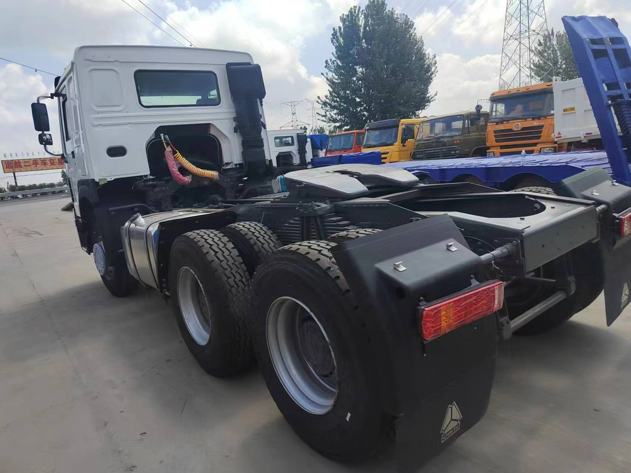 SINOTRUK HOWO trailer head - Cabeza tractora: foto 5 SINOTRUK HOWO trailer head - Cabeza tractora: foto 5