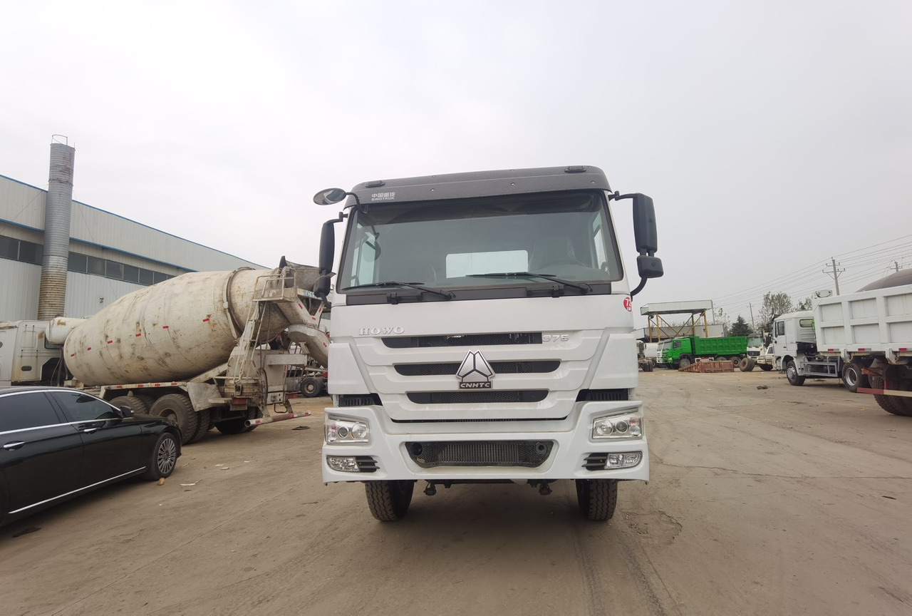 SINOTRUK HOWO trailer head - Cabeza tractora: foto 2 SINOTRUK HOWO trailer head - Cabeza tractora: foto 2