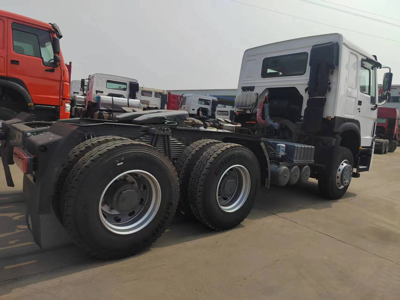 SINOTRUK Trailer head - Cabeza tractora: foto 4 SINOTRUK Trailer head - Cabeza tractora: foto 4