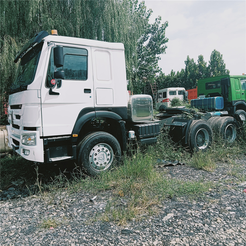 SINOTRUK Trailer head - Cabeza tractora: foto 2 SINOTRUK Trailer head - Cabeza tractora: foto 2