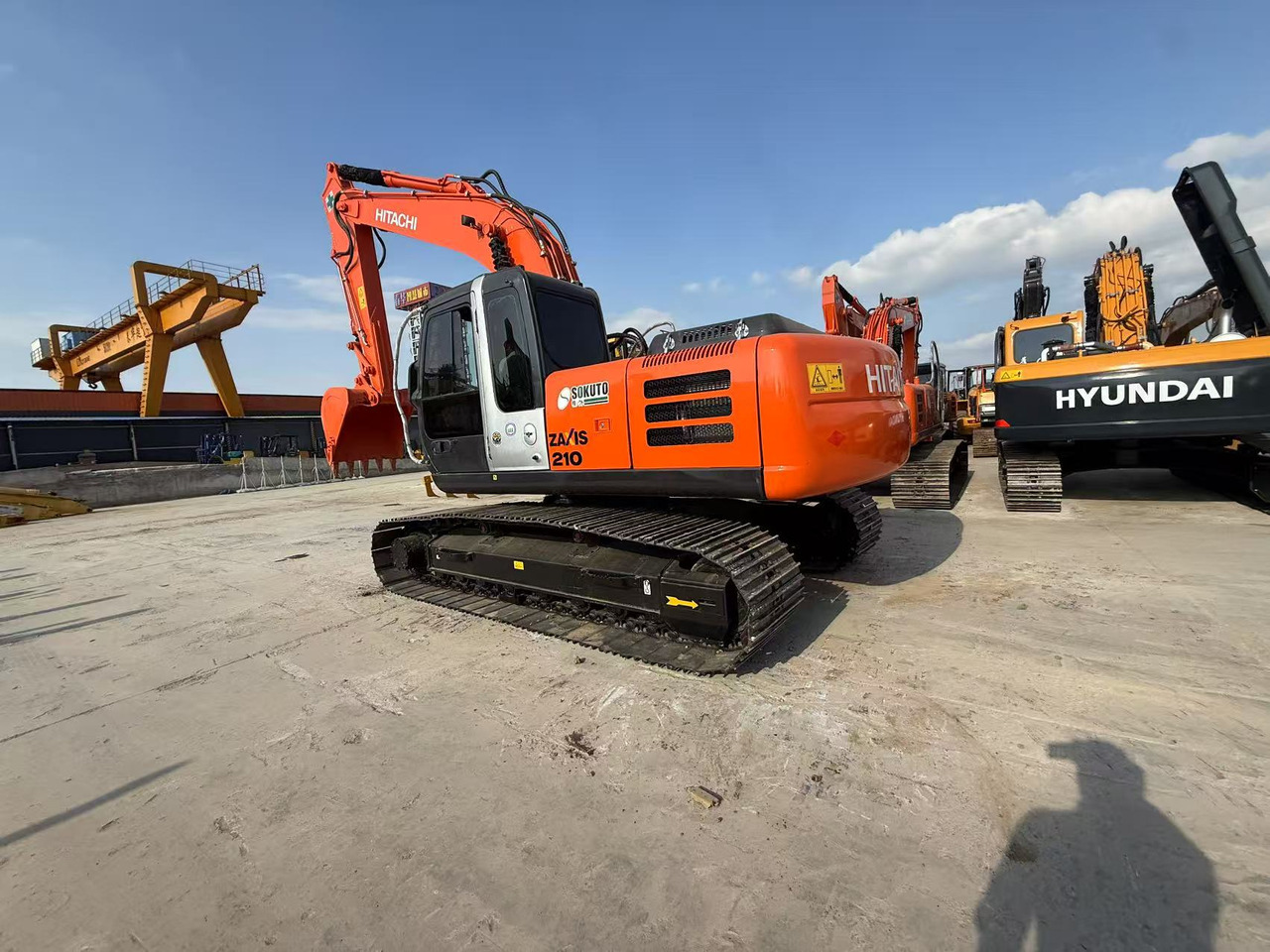 HITACHI ZX210 - Excavadora de cadenas: foto 2 HITACHI ZX210 - Excavadora de cadenas: foto 2