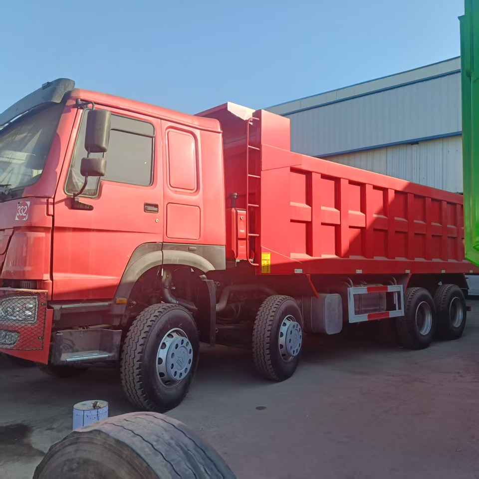 SINOTRUK HOWO 8x4 - Camión volquete: foto 2 SINOTRUK HOWO 8x4 - Camión volquete: foto 2