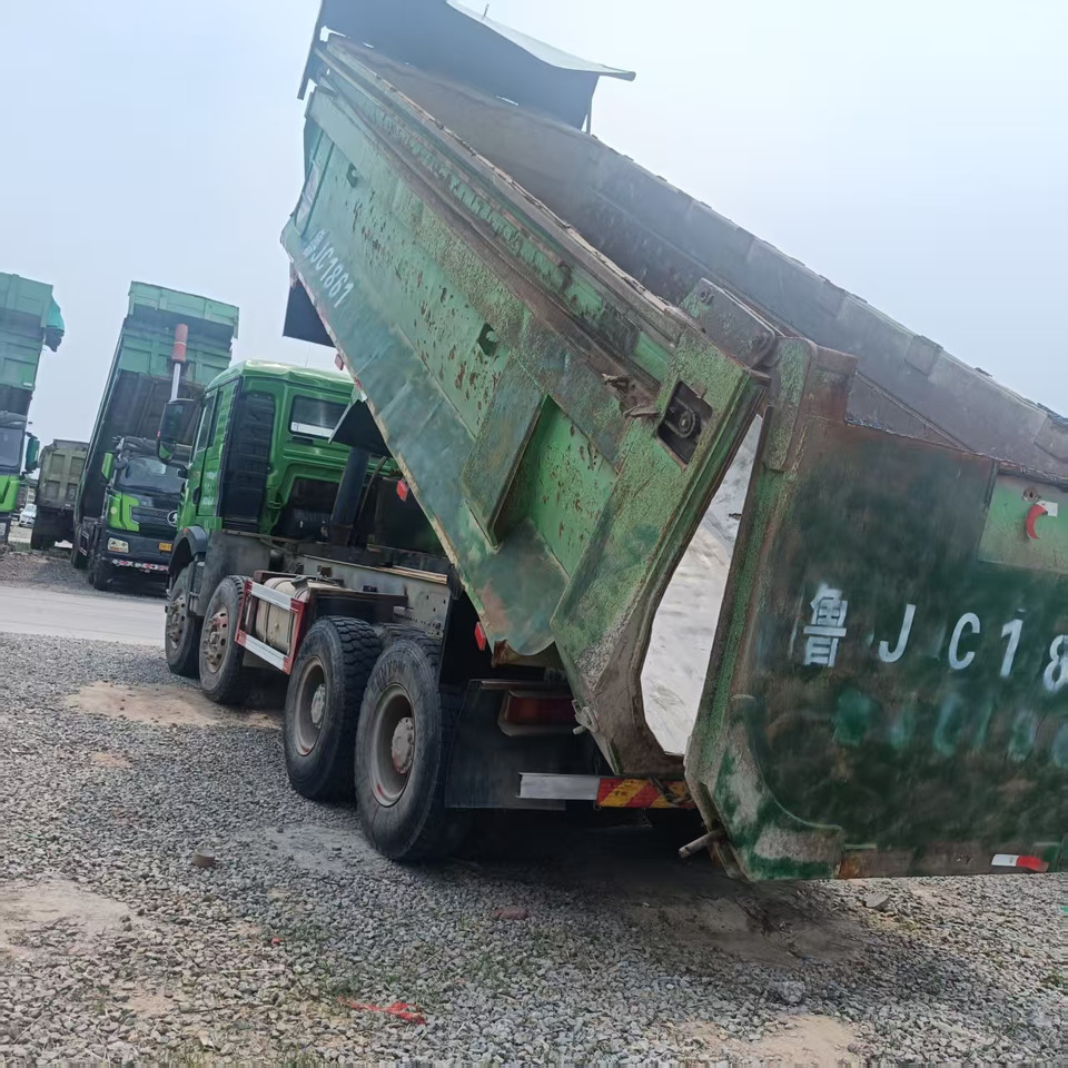 SINOTRUK HOWO - Camión volquete: foto 5 SINOTRUK HOWO - Camión volquete: foto 5