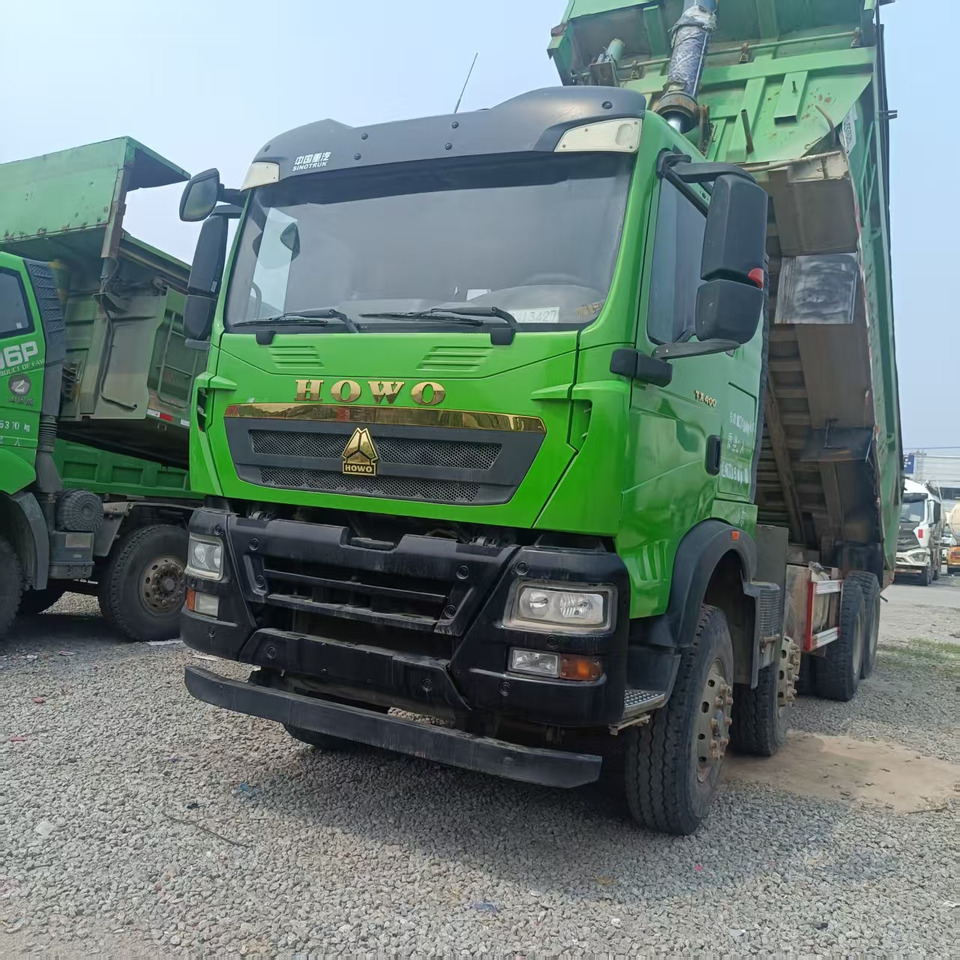 SINOTRUK HOWO - Camión volquete: foto 2 SINOTRUK HOWO - Camión volquete: foto 2