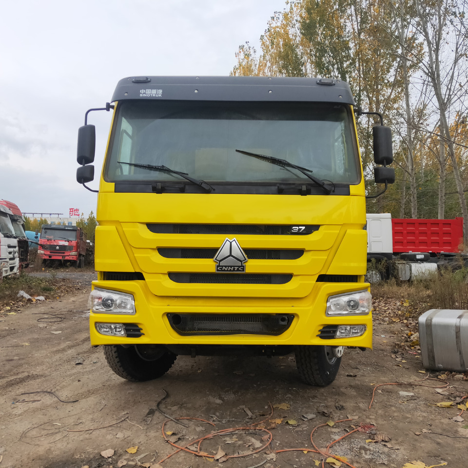 SINOTRUK HOWO - Camión volquete: foto 1 SINOTRUK HOWO - Camión volquete: foto 1
