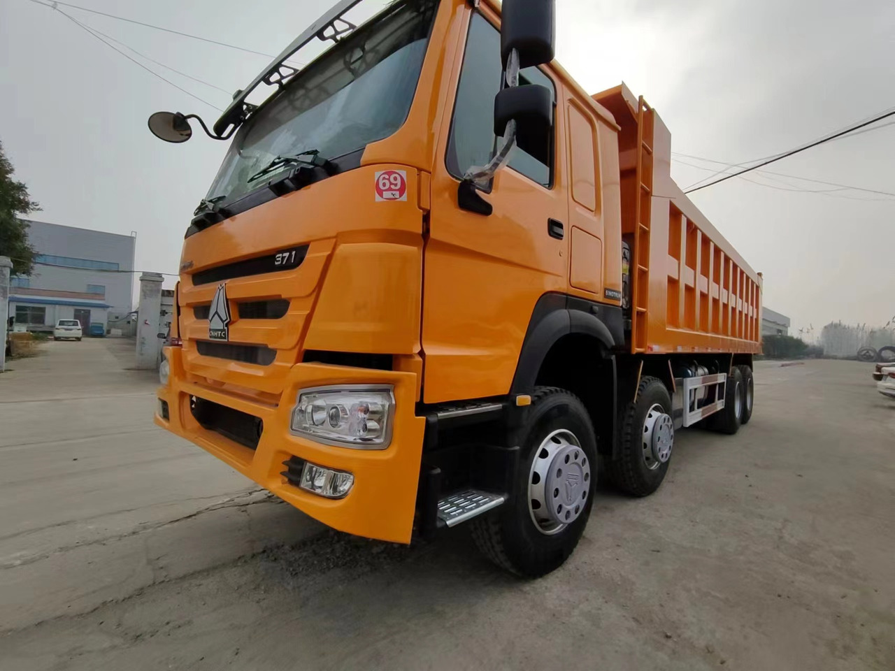 Camión volquete SINOTRUK Howo: foto 9
