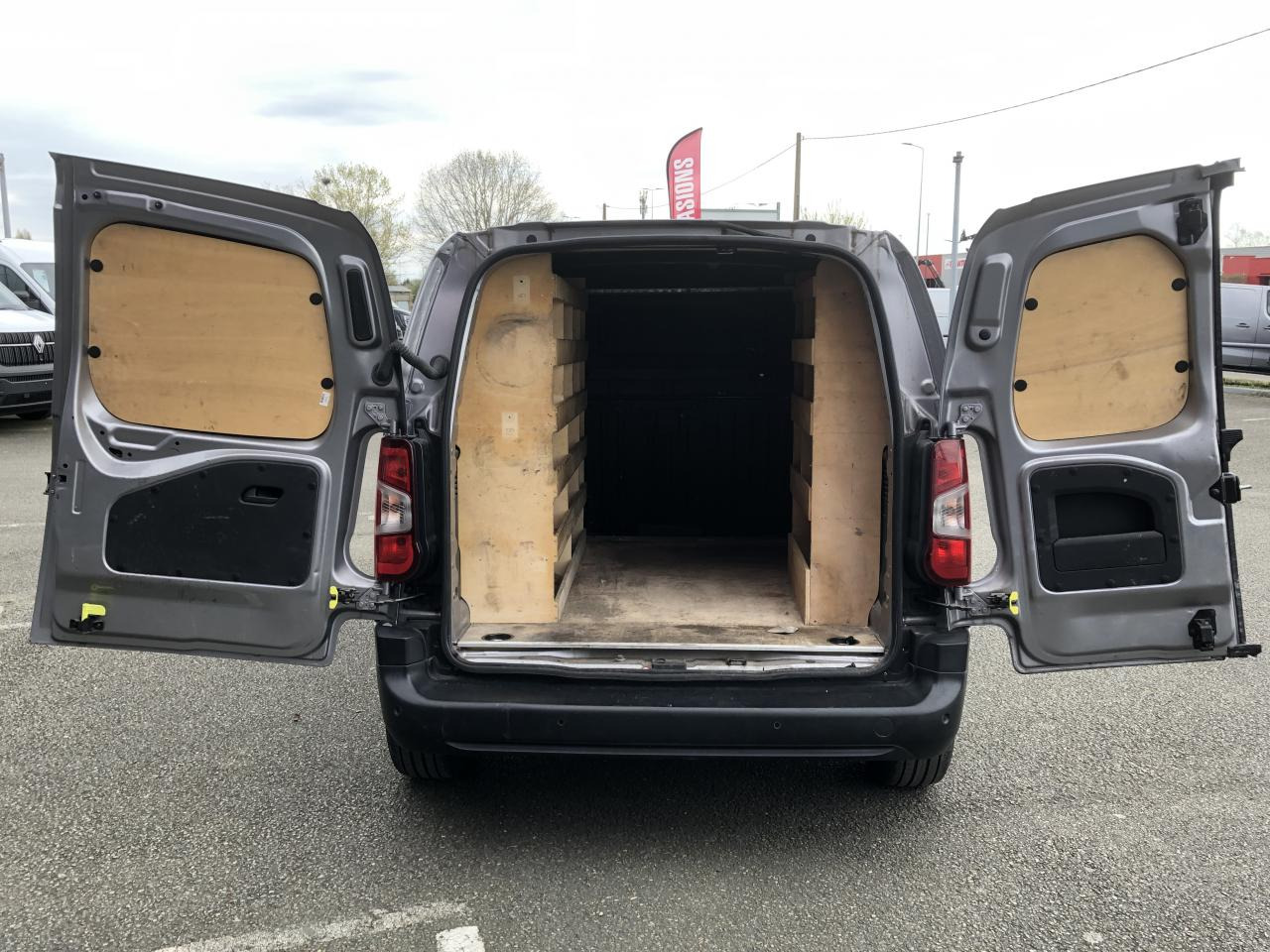 CITROEN berlingo M 1000KG BLUEHDI 130 S&S CLUB EAT8 - Furgón: foto 3 CITROEN berlingo M 1000KG BLUEHDI 130 S&S CLUB EAT8 - Furgón: foto 3